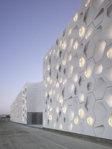 S: Fassade Perspektive, Dämmerung