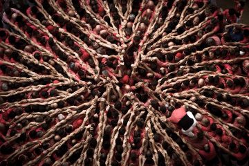 The sky of human towers