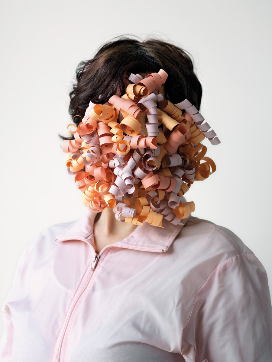 Paper face. Бумажное лицо. Лица на бумажных фото. Красит лицо из бумаги. Paper no face.