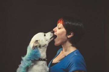 Humans_Kissing_Dogs_05