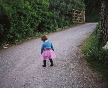 Sian_Davey_Finding_Alice_06
