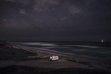 A Van in the Sea_Praia dos Aivados_01