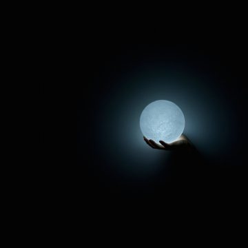 The_Moon_Lamp_Nosinger_01