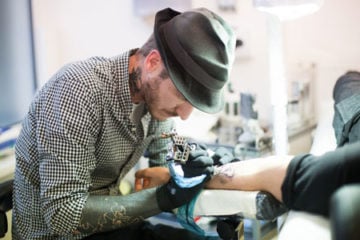 Valentin_Hirsch_Tattoo_Berlin_iGNANT_pre