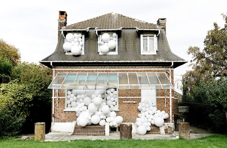 charles-petillon-balloon-invasions_pre