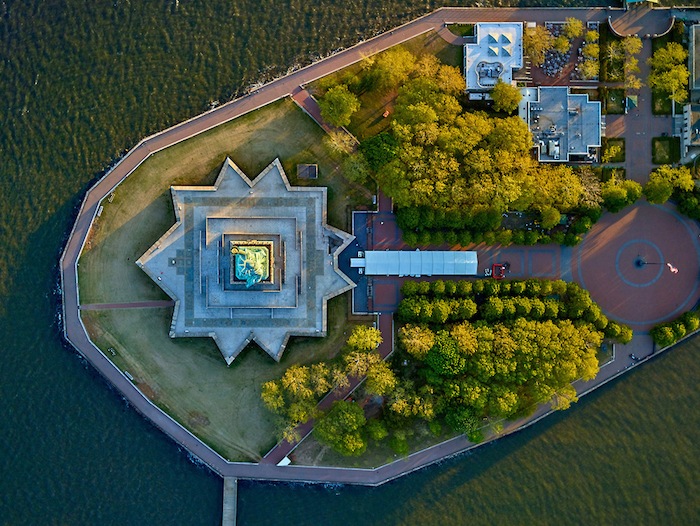 Aerial photographs, architecture, housing, ports, airports, marinas