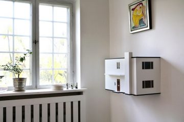 Ultra-Modern-Arne-Jacobsen-MiiBoxen-Dollhouse-4