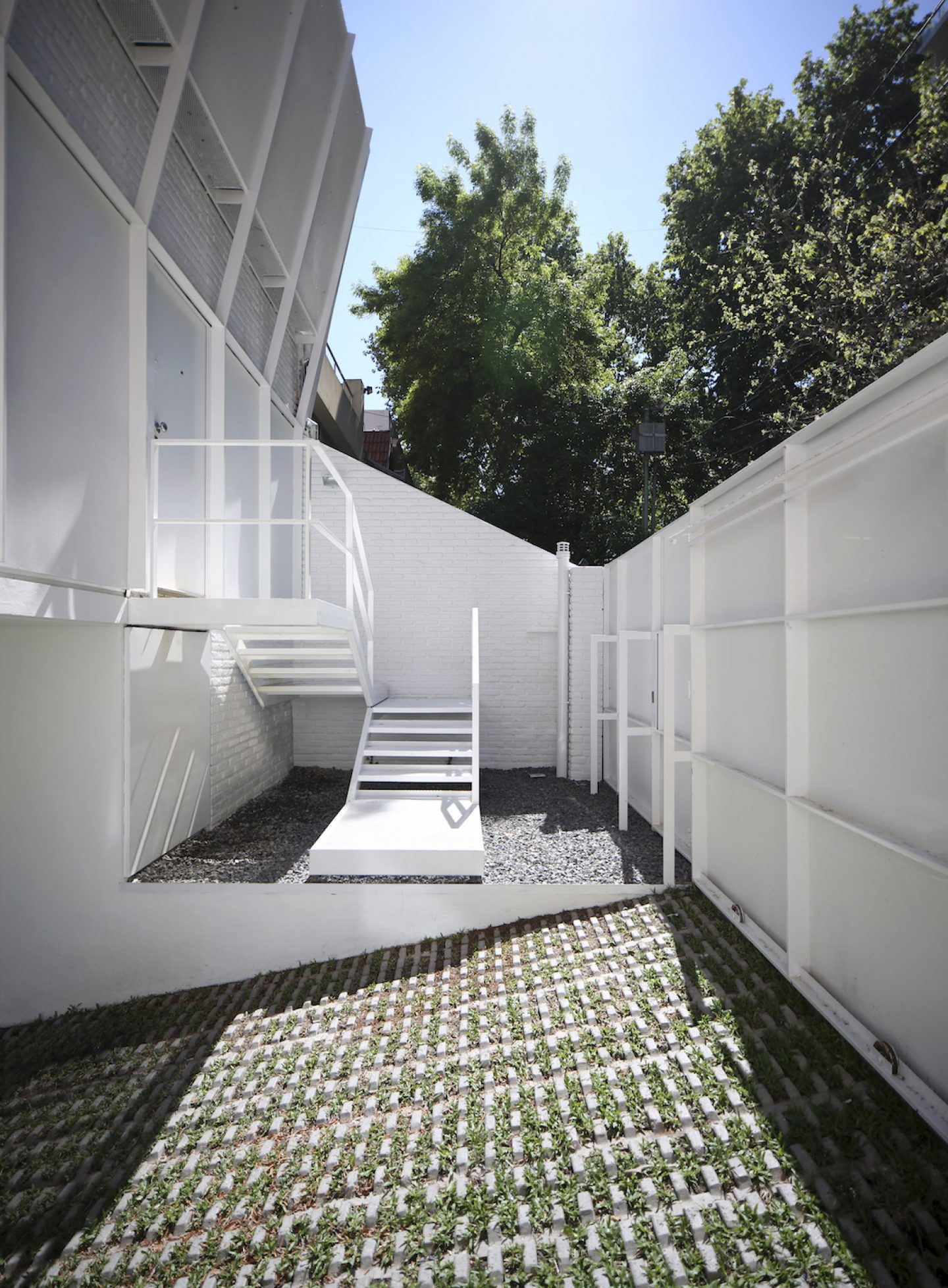 A Townhouse Renovation Prioritizing Indoor-Outdoor Flow - IGNANT