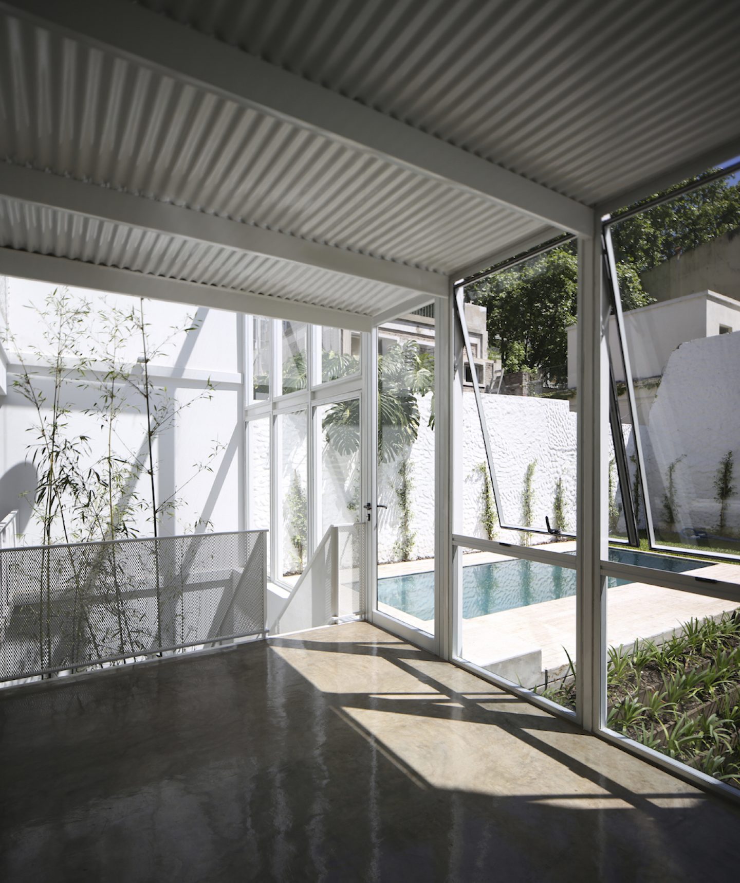 A Townhouse Renovation Prioritizing Indoor-Outdoor Flow - IGNANT