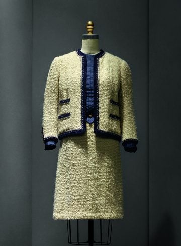 manusxmachina_fashion-02.Suit,Chanel,1963-68