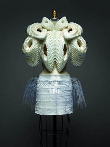 manusxmachina_fashion-06.Ensemble,IrisVanHerpen,Spring2010