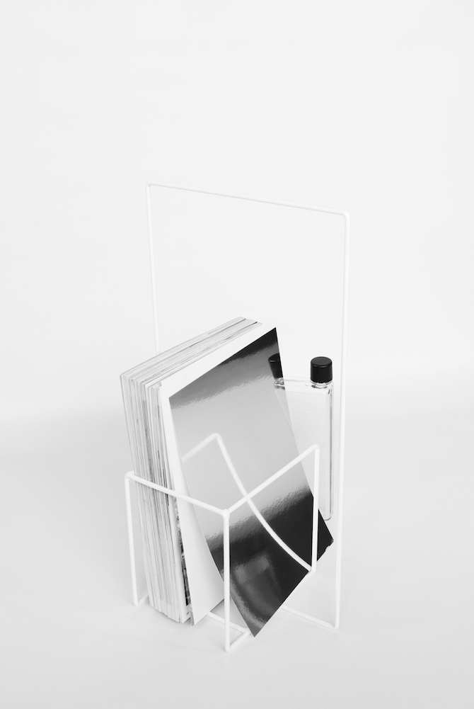Minus magazine stand by Alvaro Diaz