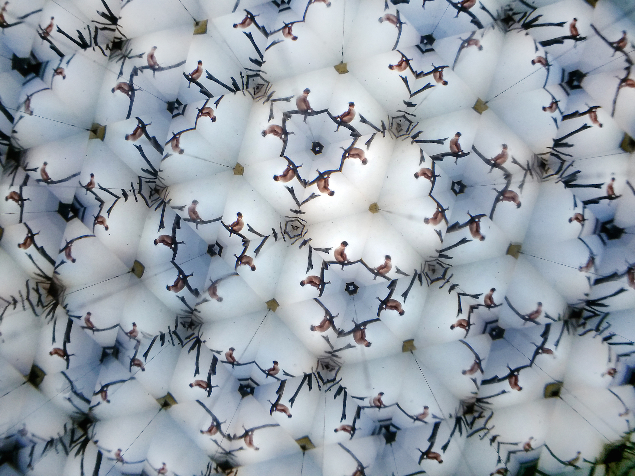Mesmerizing Kaleidoscope Photographs By Laura Zalenga - IGNANT