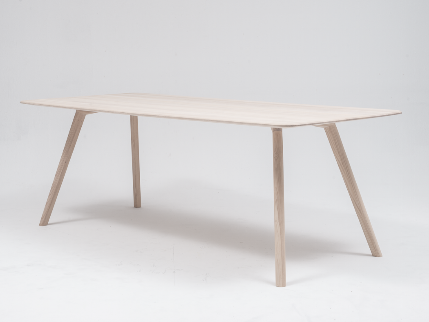 objekte-unserer-tage-08-studio-01-meyer-table-(high-res)