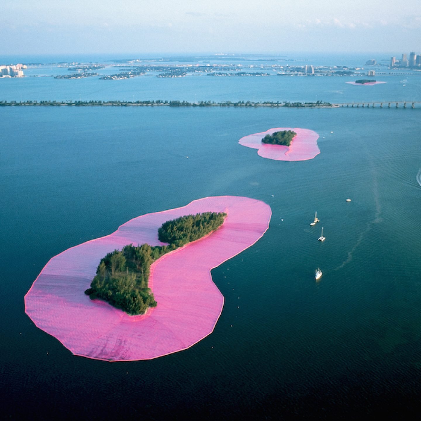 christo_surrounded-islands_art_010