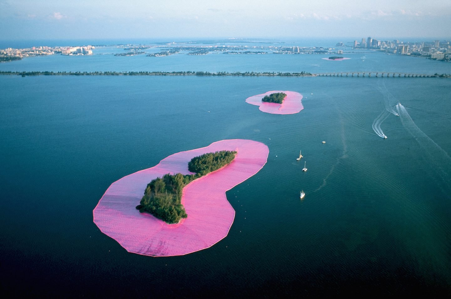 christo_surrounded-islands_art_010