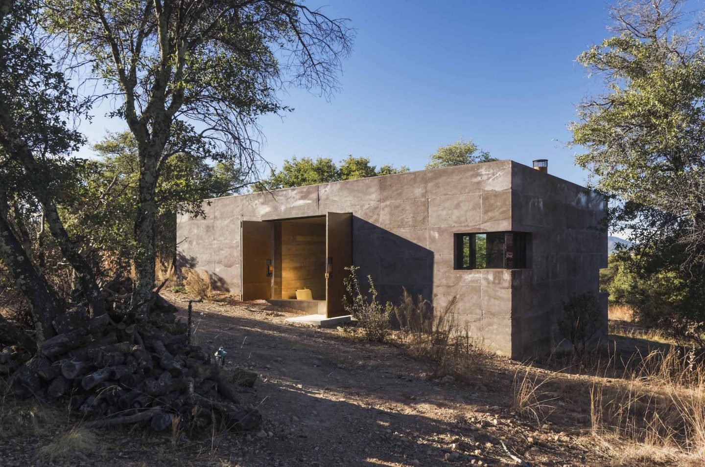 Casa Caldera, Location: Santa Cruz County, Arizona, Architect: DUST Cade Hayes, Jesus Robles