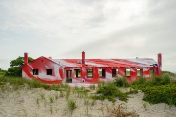 katharina-grosse-moma-ps1-rockway-installation-designboom-05