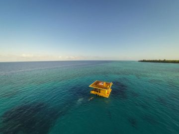 4-underwater-room-Manta-Resort-Pemba-Island-Tanzania-Architecture_