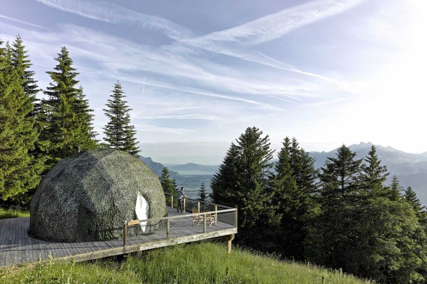 OnTheRoad_Switzerland_WhitePodHotel