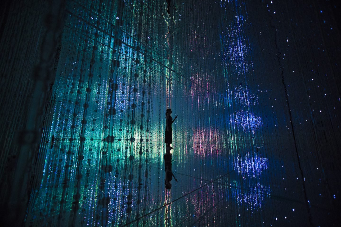 TeamLab_Art_ through the Crystal Universe_04