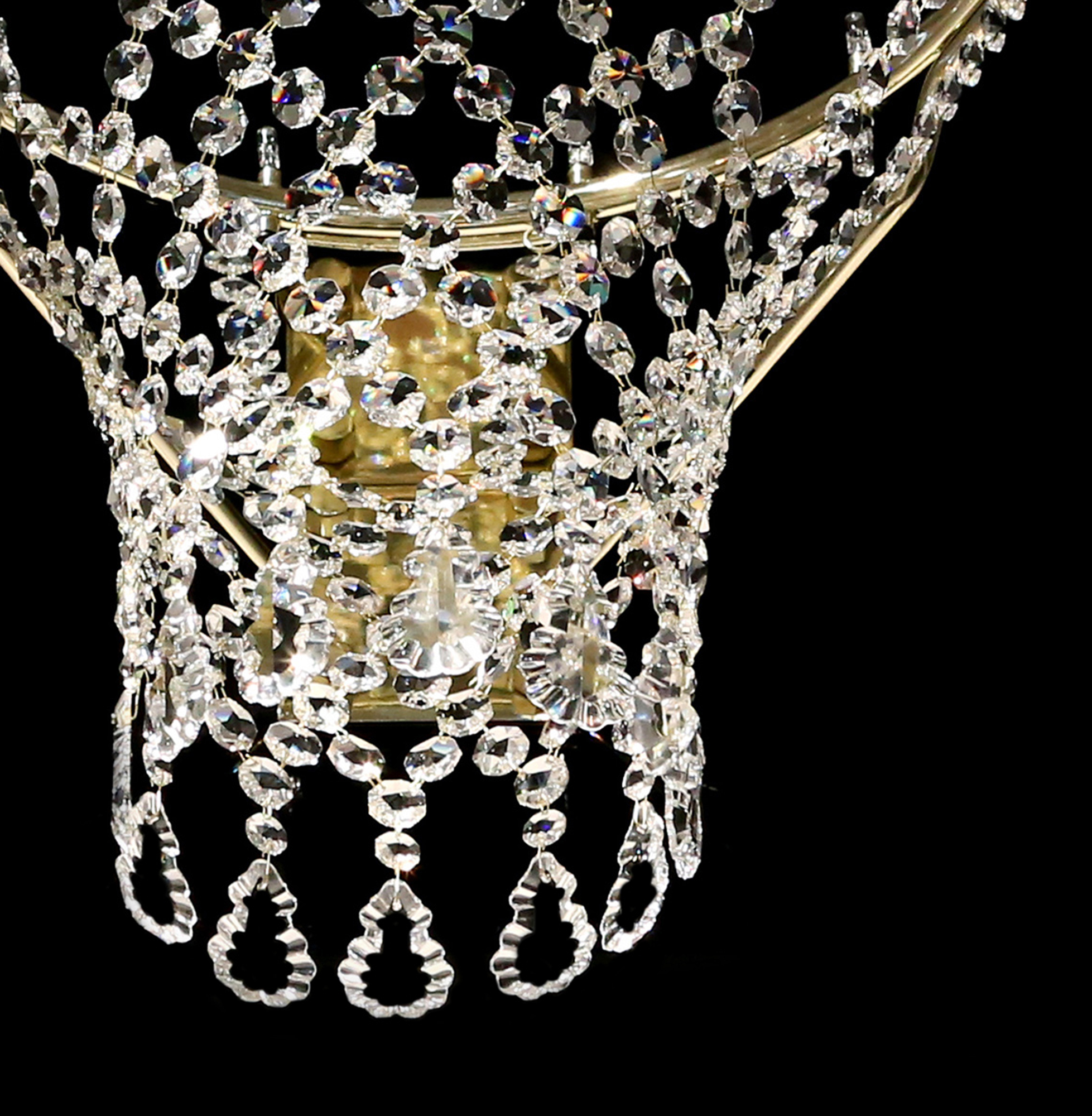 2016-12-01_584022da90f17_detail.jLukas_Houdek_basketballchandelier.pg_.jpg