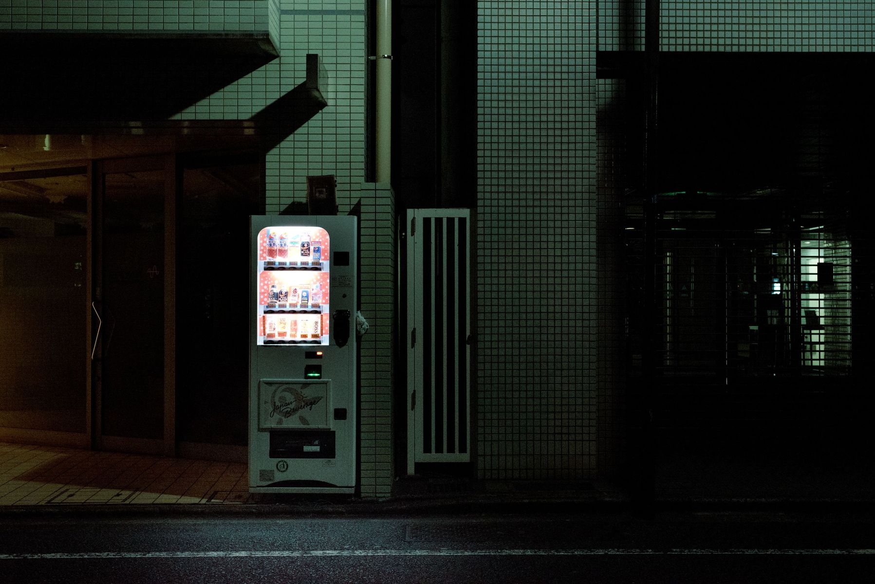 Vending Machines Of Tokyo By Luke Barrett