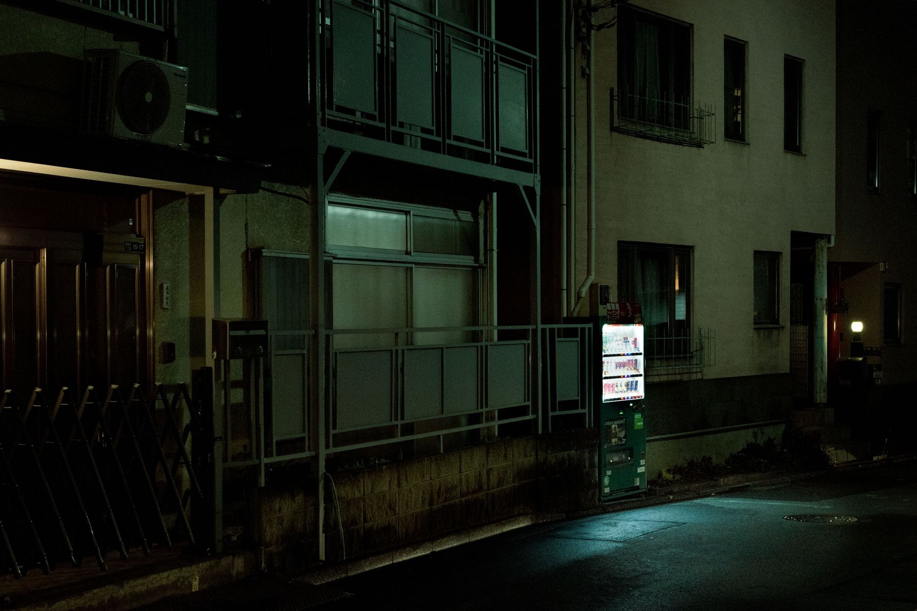 Vending Machines Of Tokyo By Luke Barrett