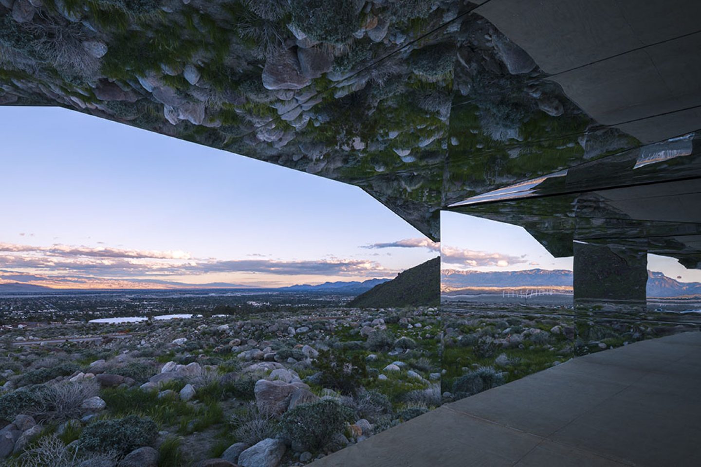 Art_Doug_Aitken_Mirrored_Mirage_3