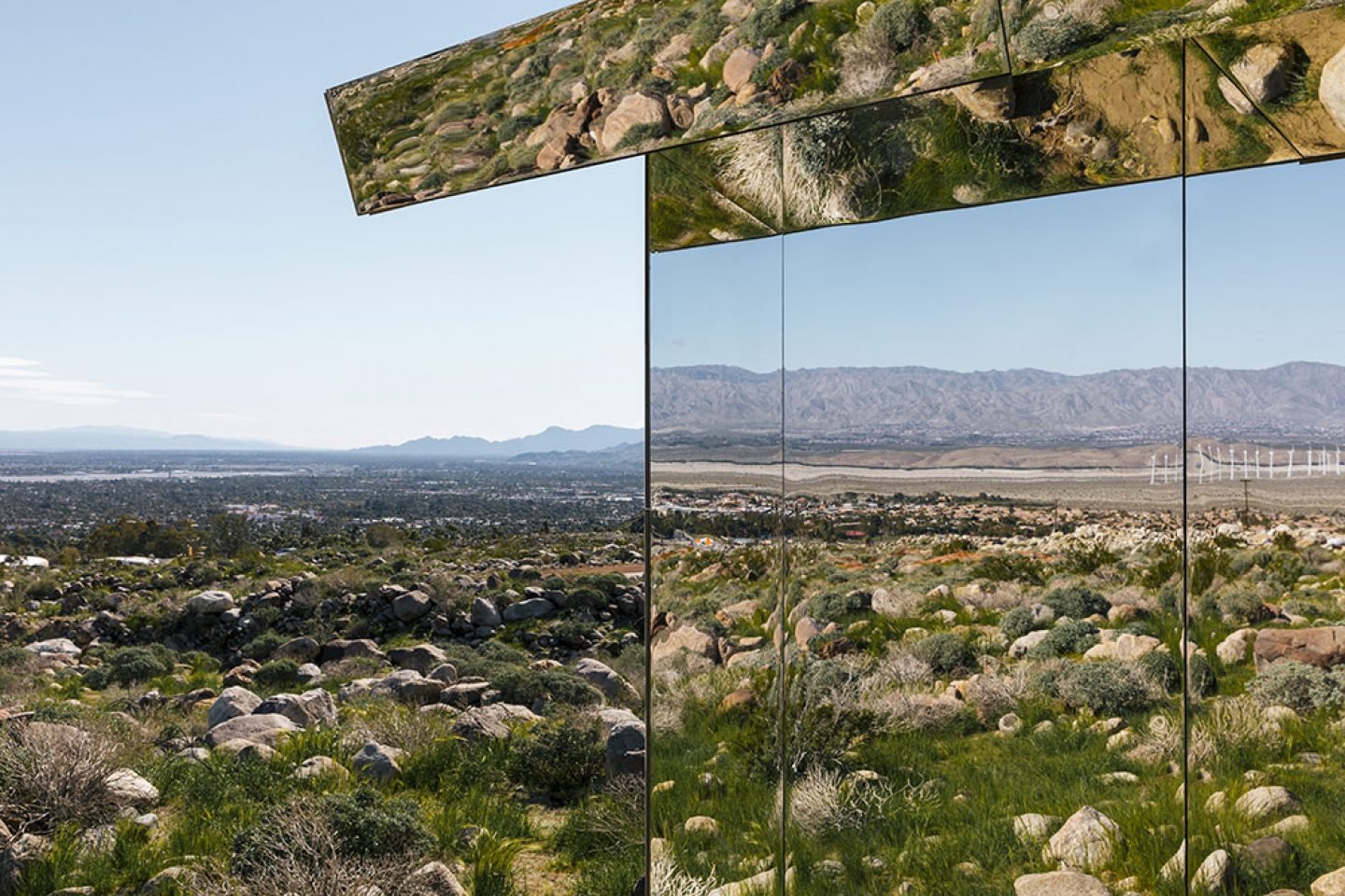 Art_Doug_Aitken_Mirrored_Mirage_6