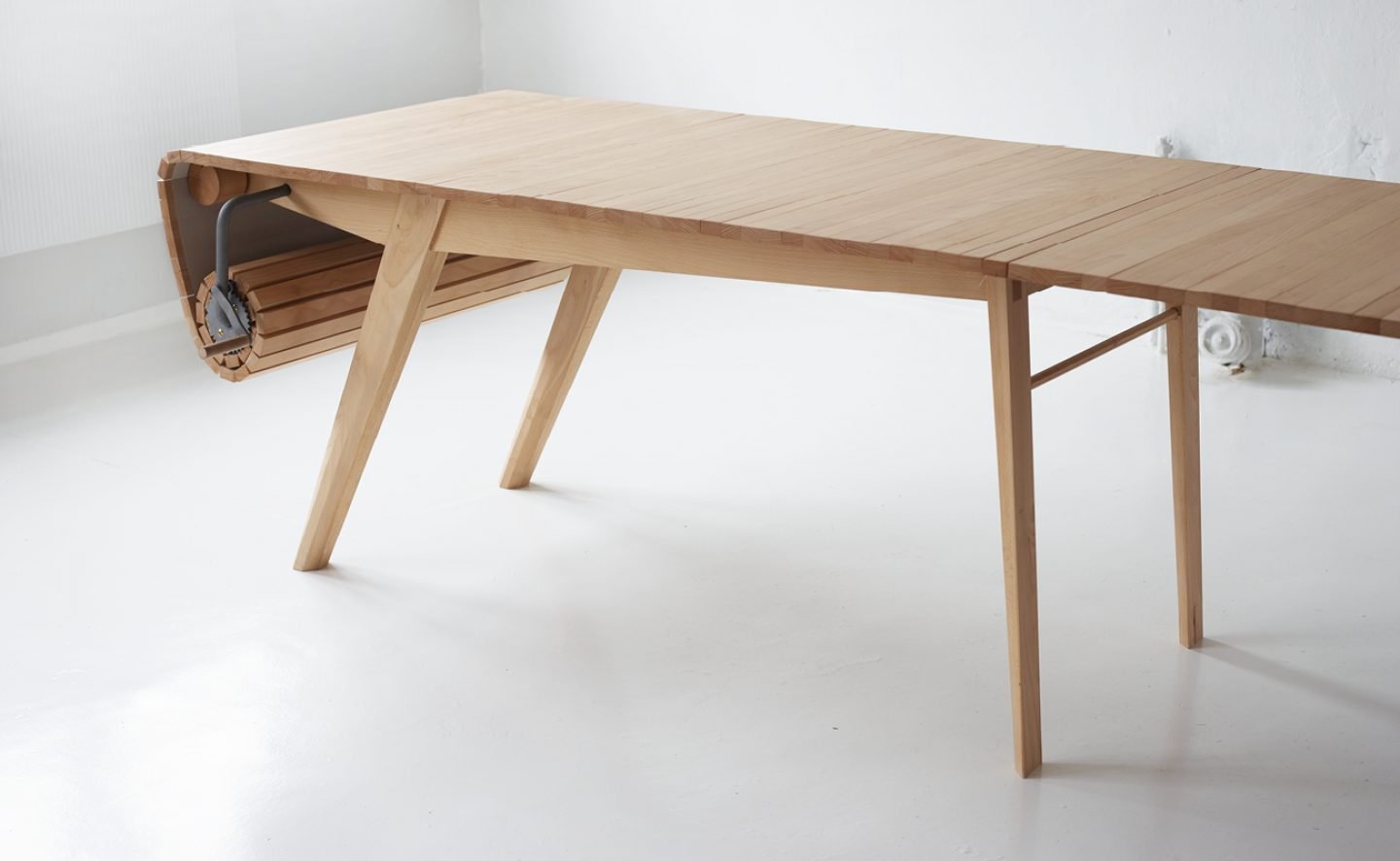 Design_Roll-out_Table_Marcus_Voraa_IGNANT_1