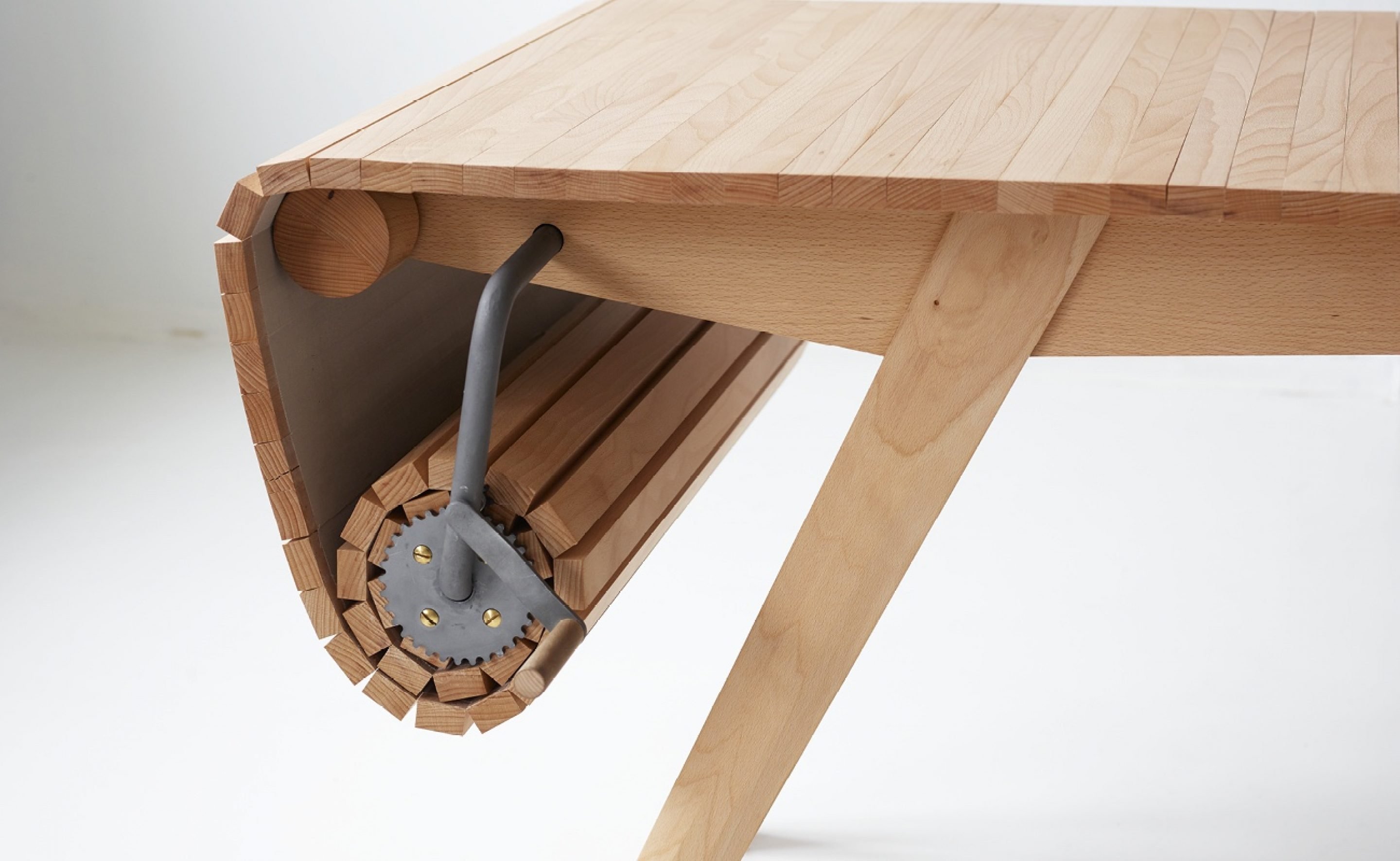 Design_Roll-out_Table_Marcus_Voraa_IGNANT_3