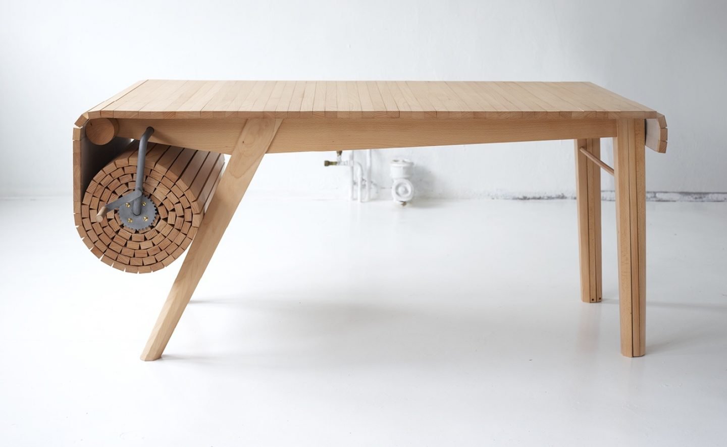 Design_Roll-out_Table_Marcus_Voraa_IGNANT_5