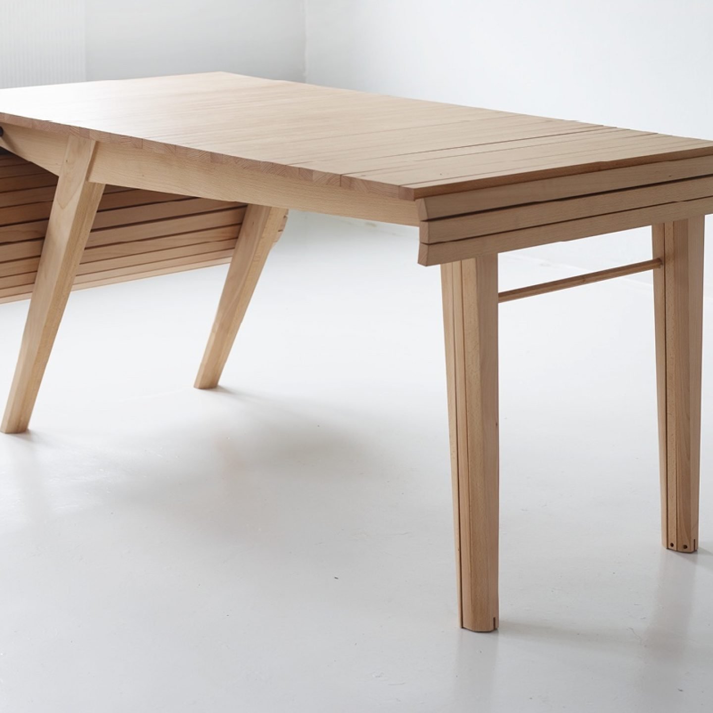 Design_Roll-out_Table_Marcus_Voraa_IGNANT_6