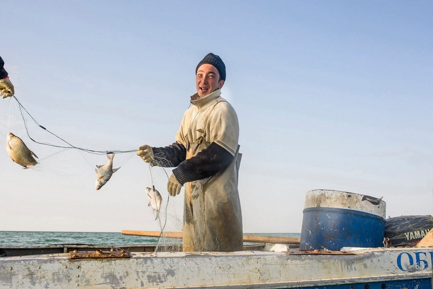 Portrait of a fisherman working.Portrait d'un pêcheur travaillant.