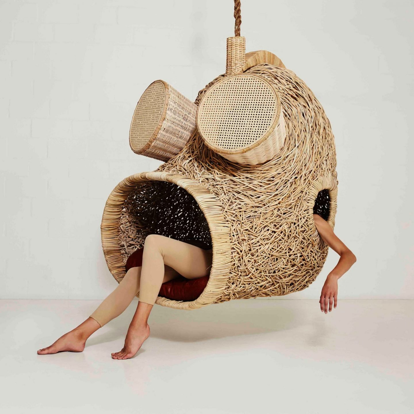 ignant_design_Suspended-Sofas-Cocoons-and-Nests-by-Porky-Hefer_001