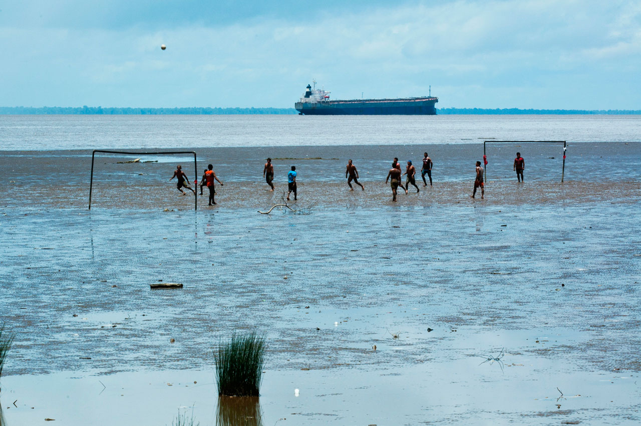 2017-05-08_5910ae985b48e_Guilherme_Bergamini_Amazon_River_06.jpg