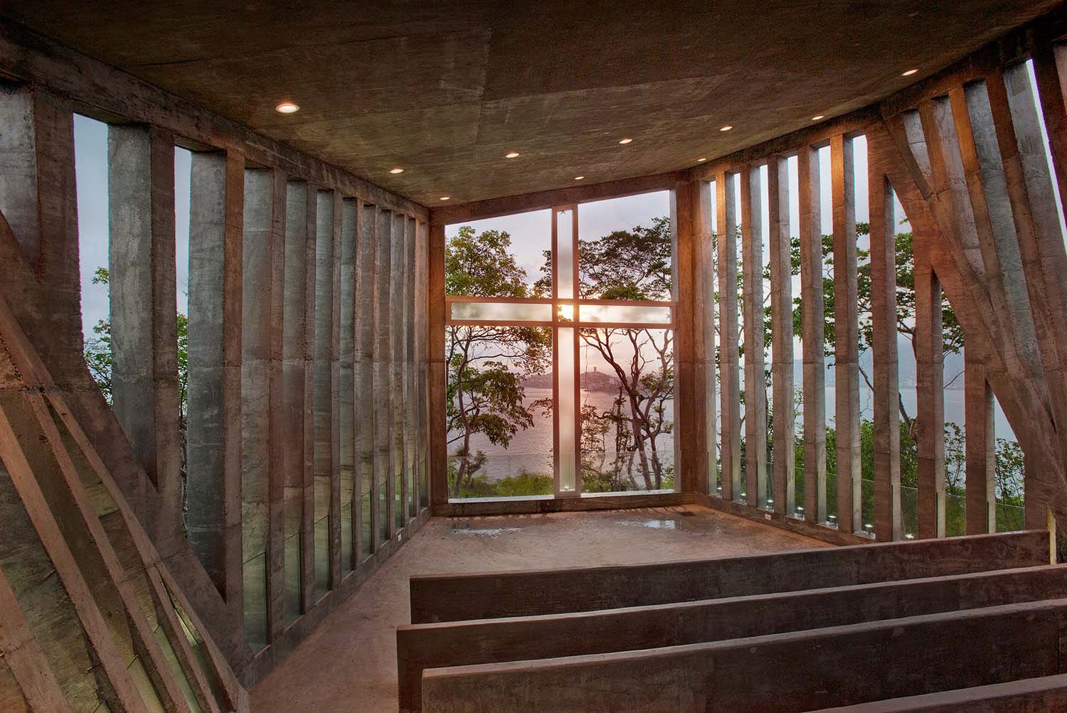 iGNANT_Architecture_Bunker_Arquitectura_Sunset_Chapel_02