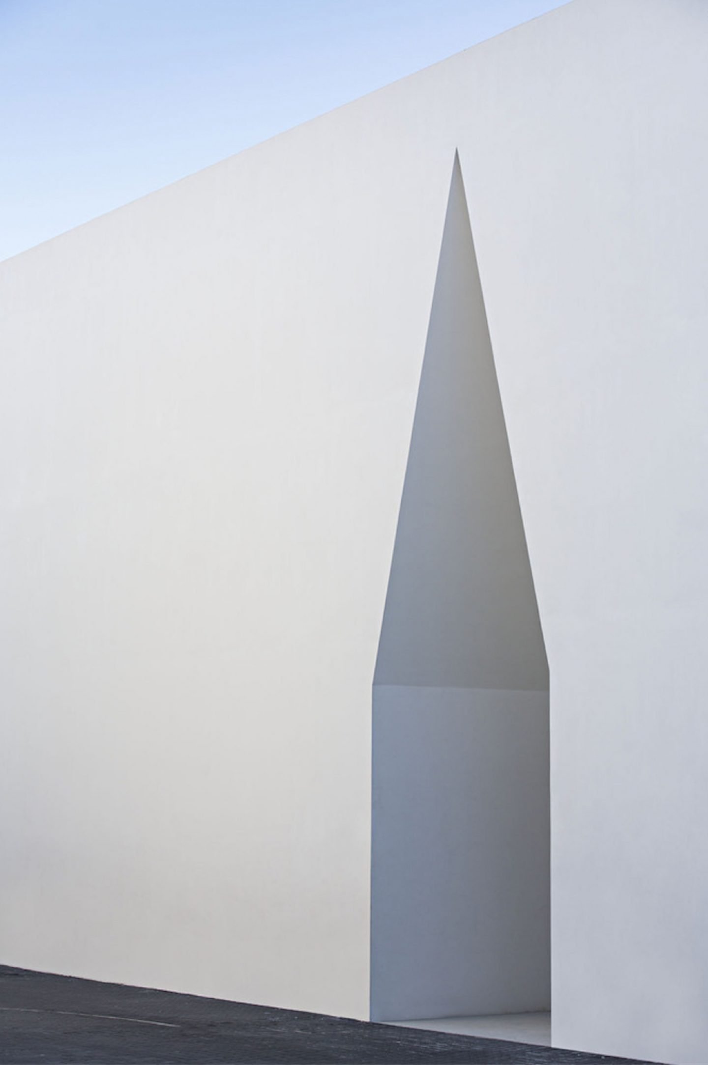 iGNANT_Architecture_Aires_Mateus_Monolithic_Meeting_Center_05