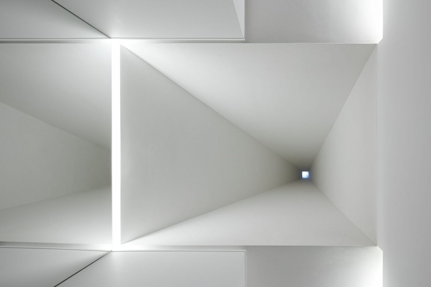 iGNANT_Architecture_Aires_Mateus_Monolithic_Meeting_Center_Grandola_1