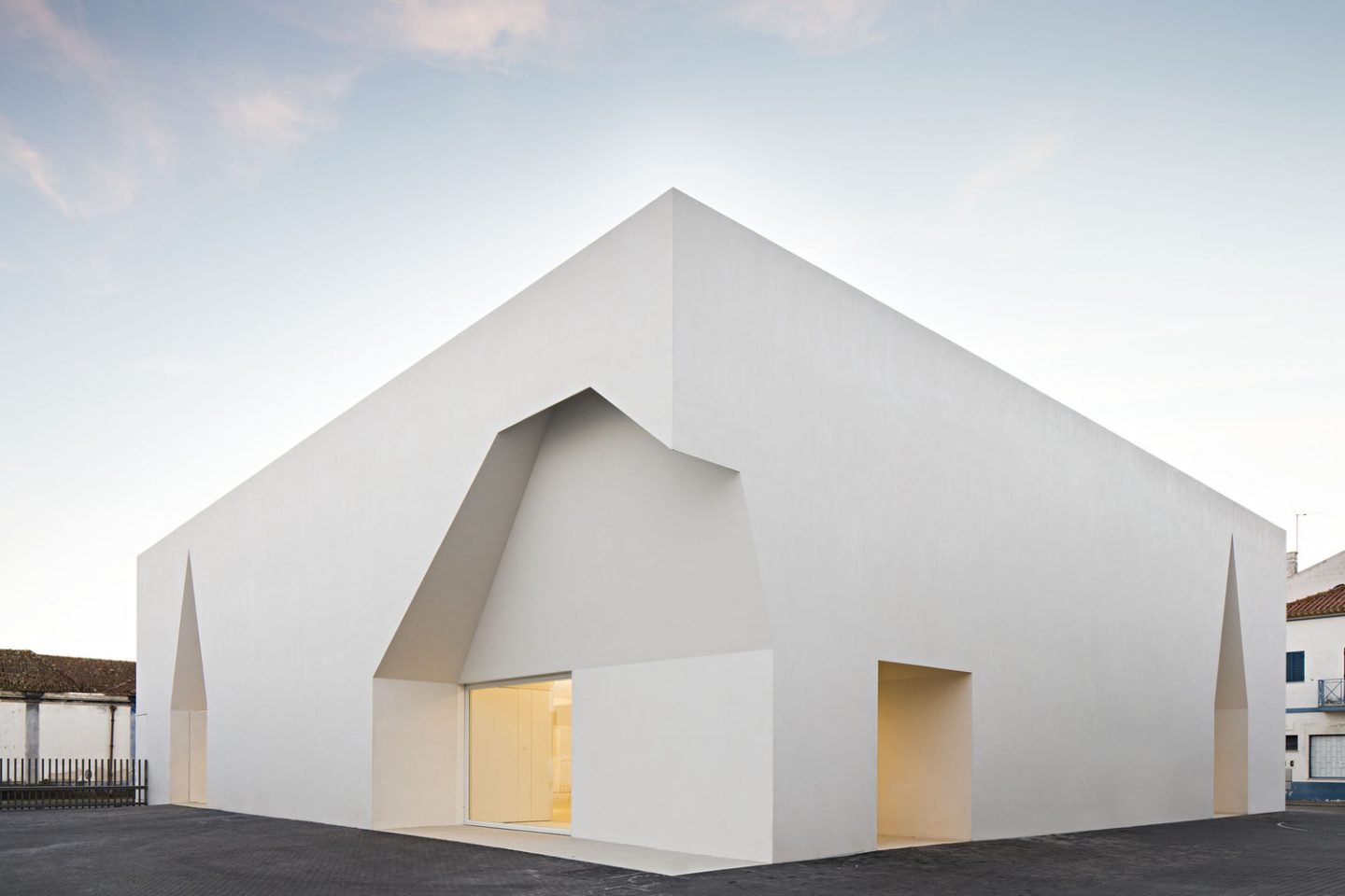 iGNANT_Architecture_Aires_Mateus_Monolithic_Meeting_Center_Grandola_3