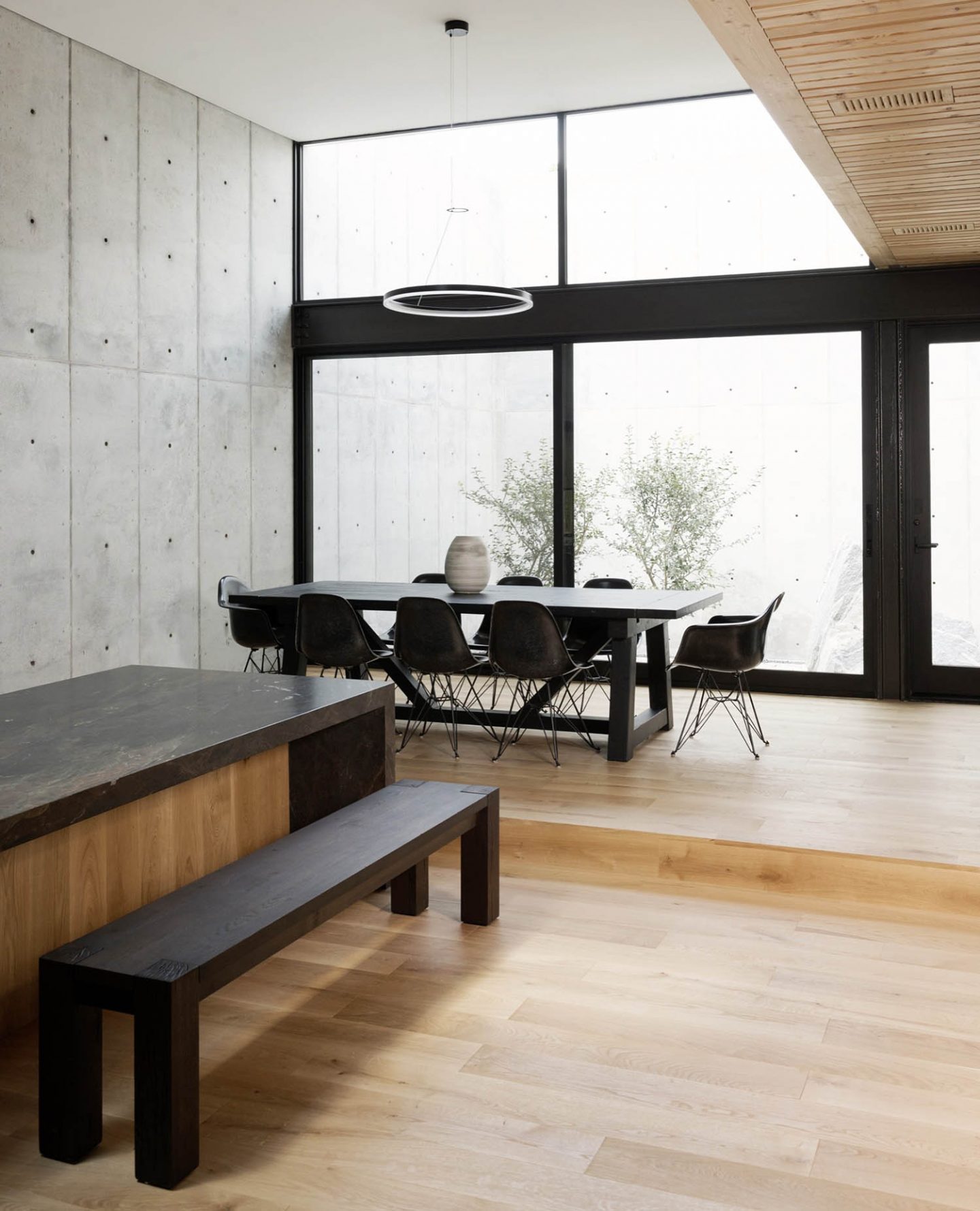 iGNANT_Architecture_Robertson_Design_Concrete_Box_House_15