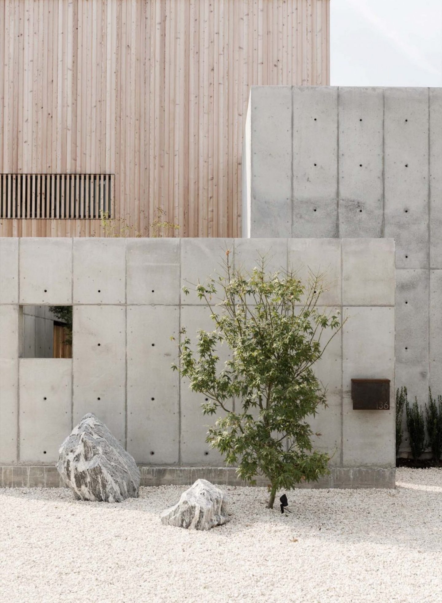 iGNANT_Architecture_Robertson_Design_Concrete_Box_House_2