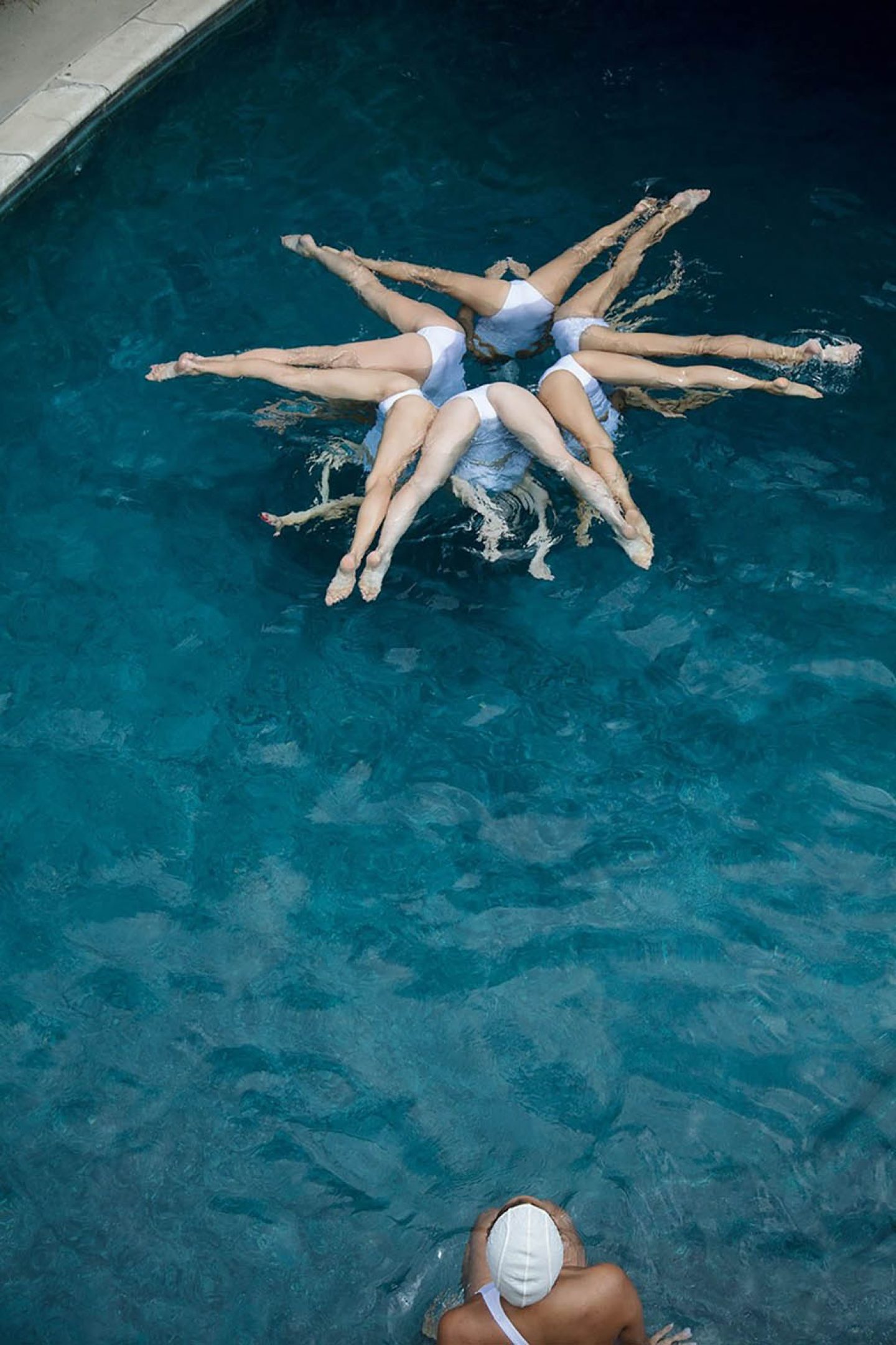 iGNANT_Photography_Emma_Hartvig_The_Swimmers_7
