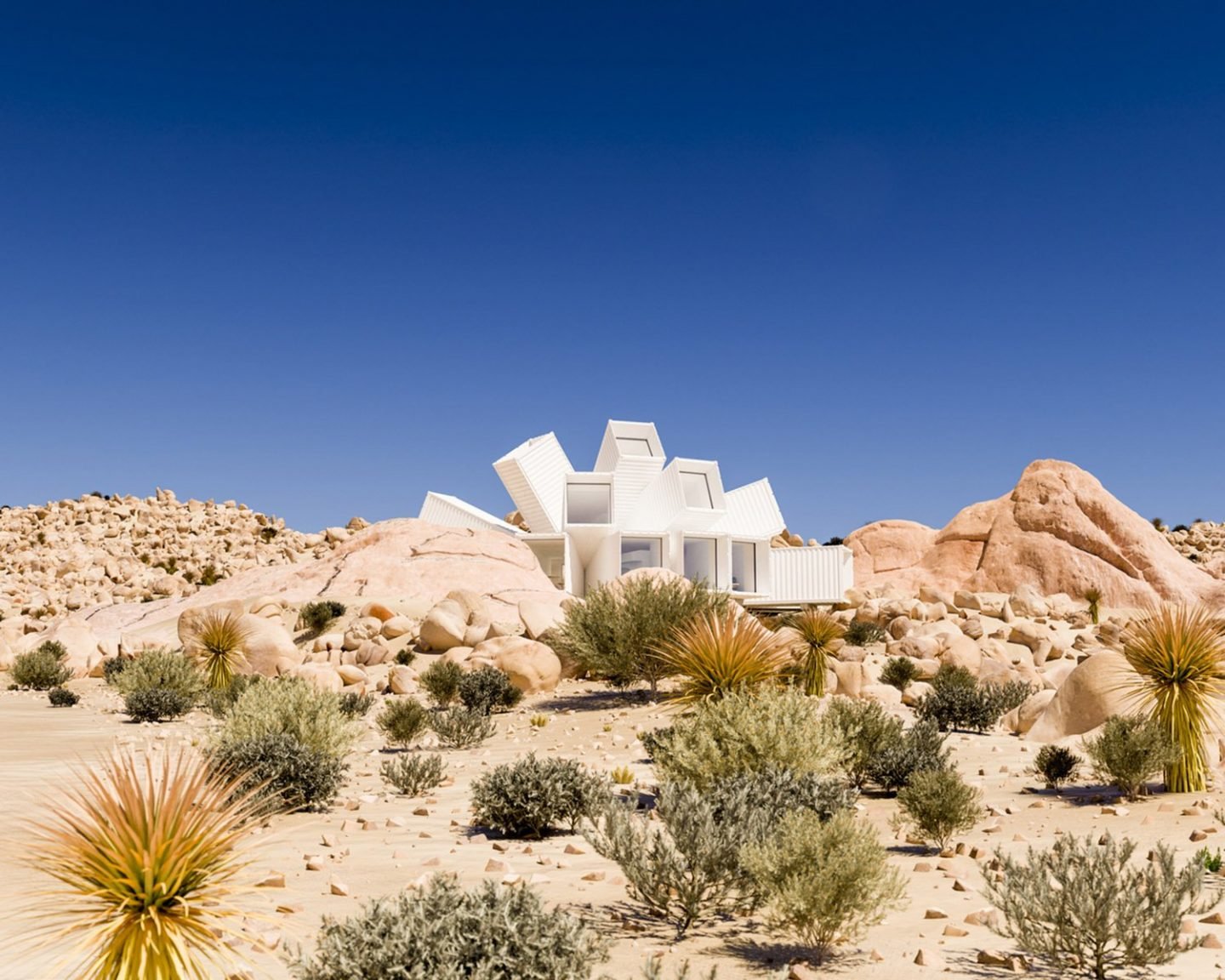 Joshua Tree Residence_02_View from the car