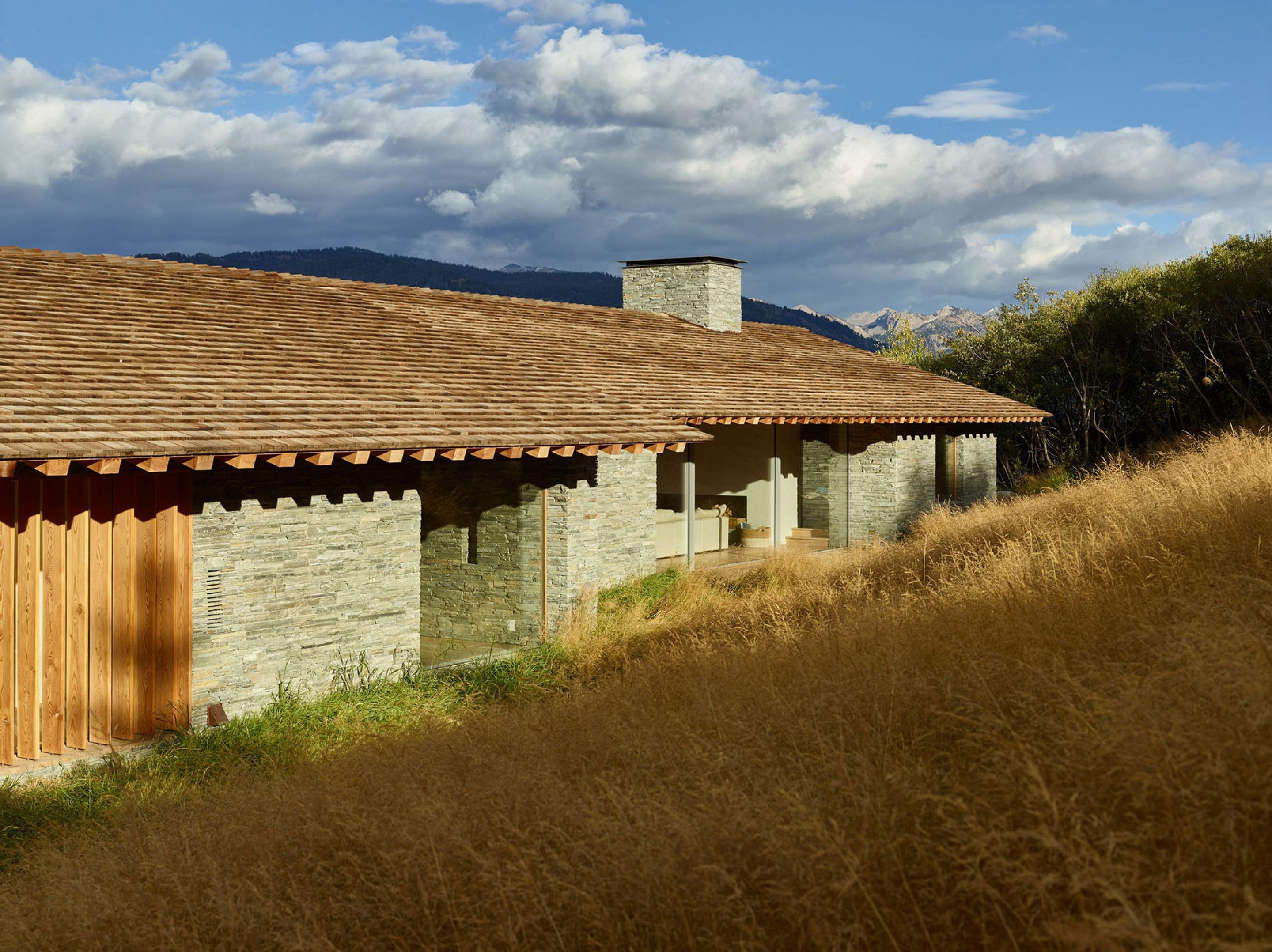 iGNANT-Architecture-McLean-Quinlan-Stone-House-011