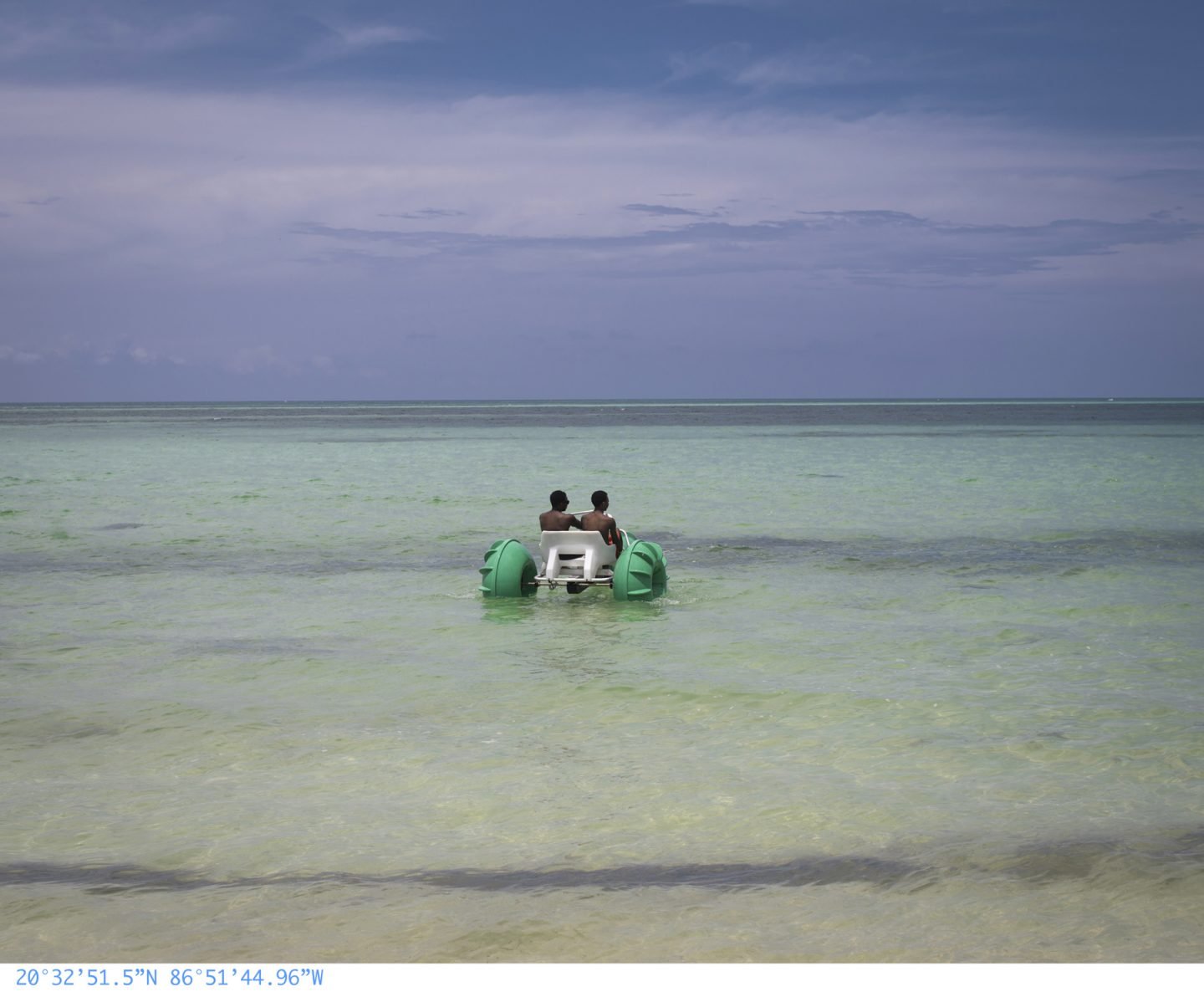 iGNANT-Photography-Anna-Beeke-At-Sea-004