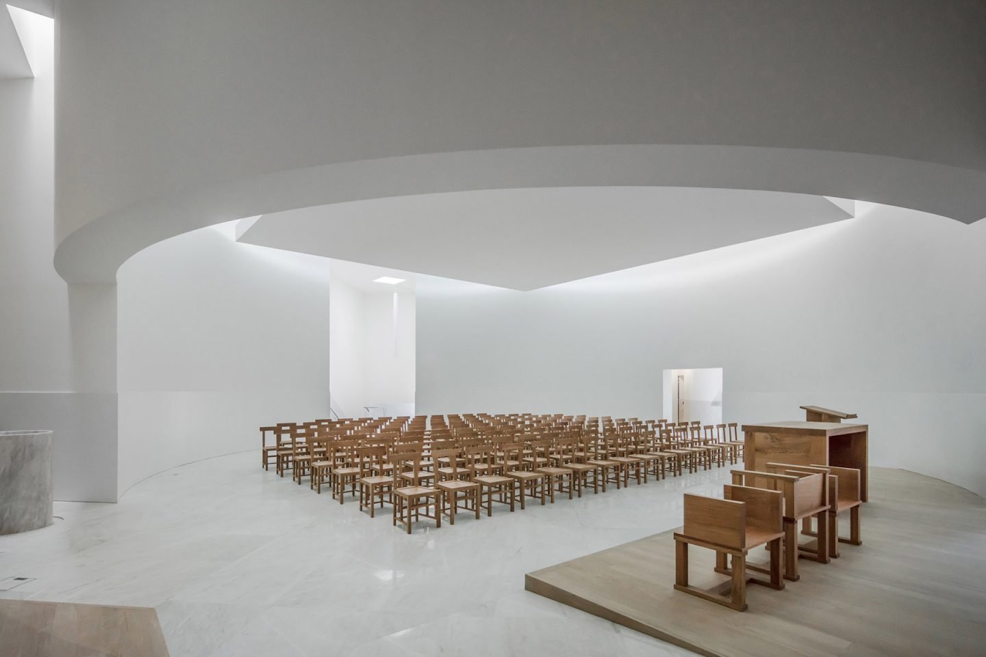 iGNANT-Architecture-Alvaro-Siza-Siza-Brittany-Church-022