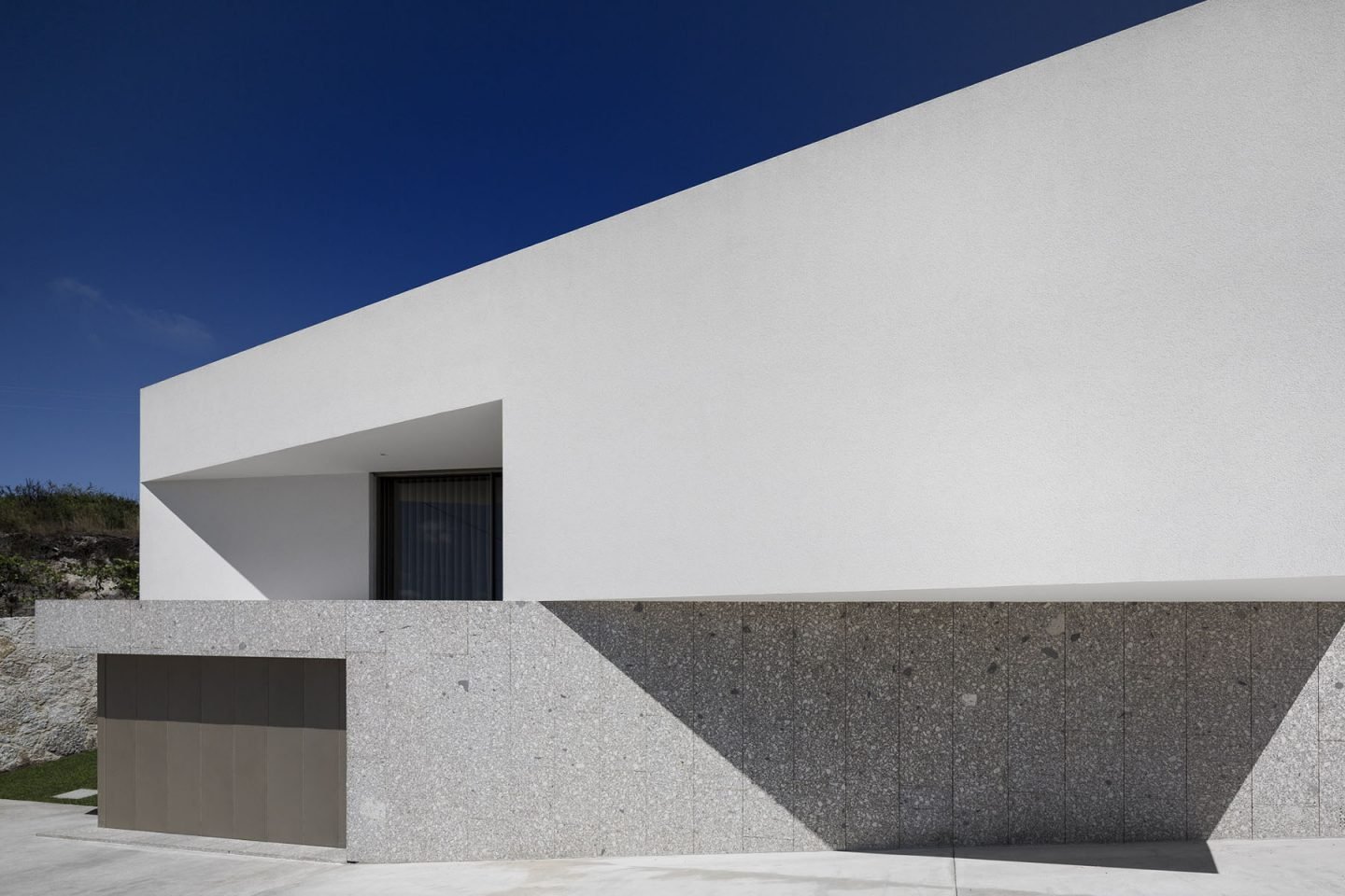 iGNANT-Architecture-Rue-Vieira-Oliveira-Brunhais-House-20