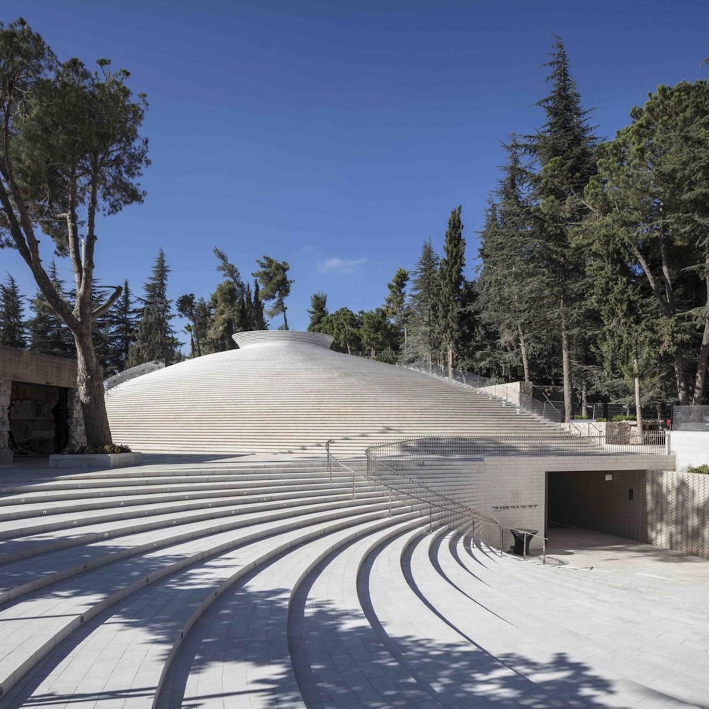 iGNANT-Architecture-Kimmel-Eshkolot-Architects-Mount-Herzl-Memorial-Hall-17